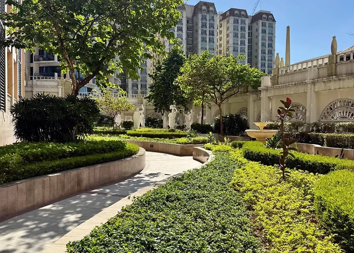 Venice Luxe Urban Pool Retreat , Max 3 Guests *